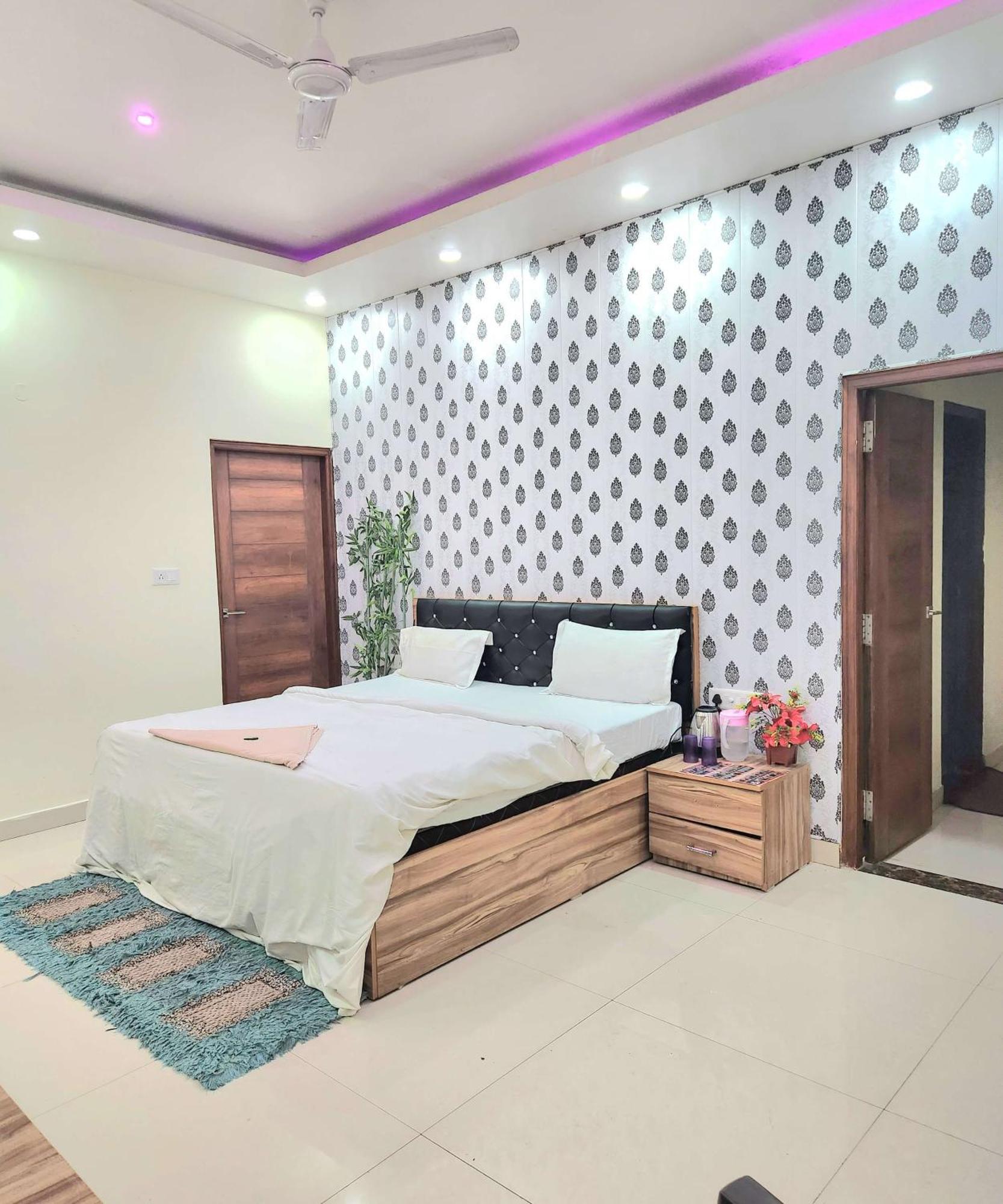 Mauji'S Villa Hotel & Guest House Аллахабад Экстерьер фото